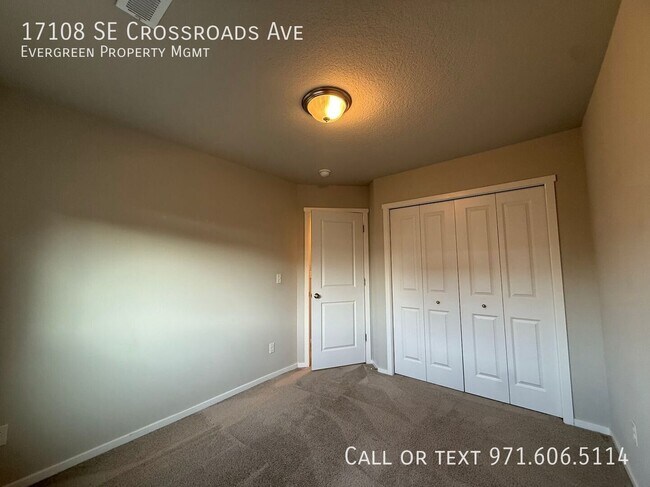 Building Photo - 17108 SE Crossroads Ave
