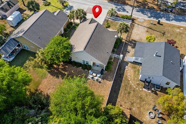 Building Photo - Coastal Living at its Best: Charming 3-Bedroom Near the Beach