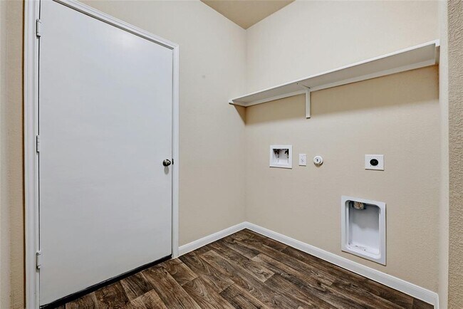 Building Photo - 6301 Wideleaf Dr