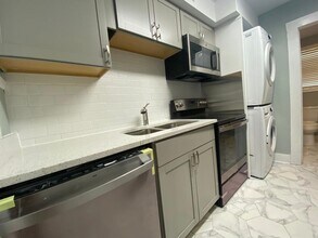 Building Photo - Large Brand New - One Bedroom (2 blocks from Historic Distr.)