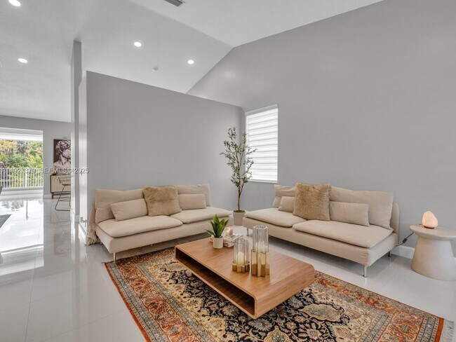 Building Photo - 933 Falling Water Rd