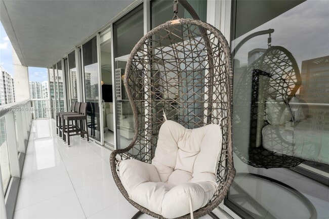 Building Photo - 495 Brickell Ave