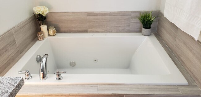 Building Photo - 11366 Sandbank Way