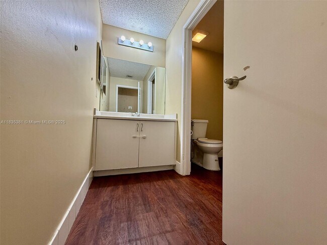 Building Photo - 6976 SW 39th St