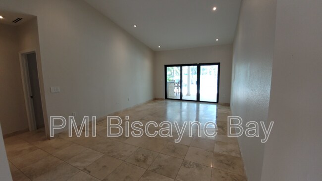 Building Photo - 21369 SW 92nd Ave
