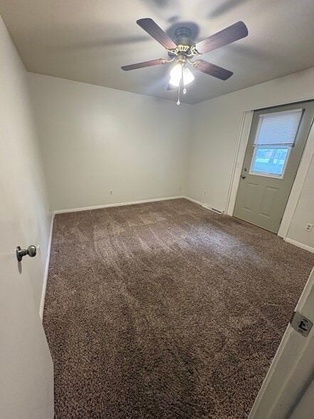 Building Photo - 817 Hollywood Cir