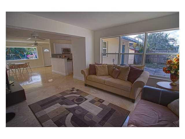 Building Photo - 927 W Royal Palm Rd