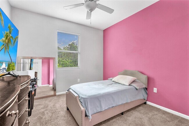 Building Photo - 2190 SE 2nd St