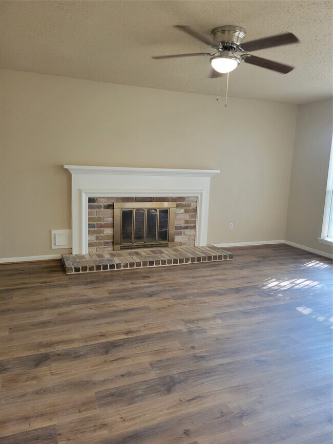 Building Photo - 9315 Southleigh Dr