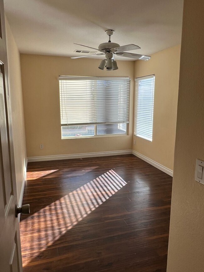 Building Photo - 6 bedroom Home With Pool and Basement