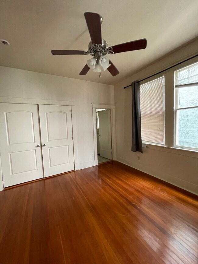 Building Photo - 7816 Saint Charles Ave