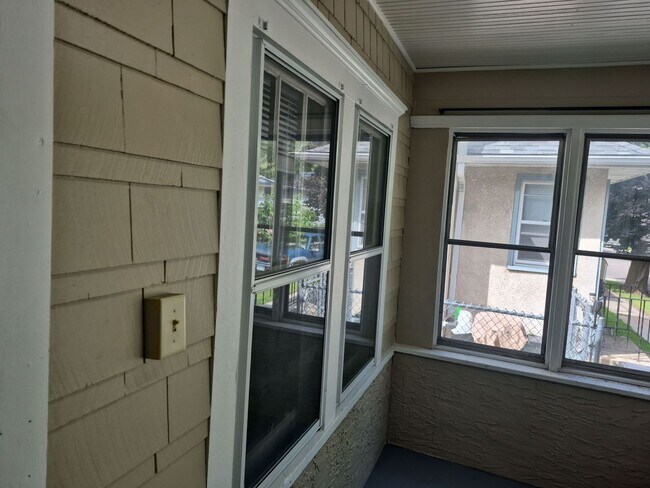 Building Photo - Single Family Home located south of Como Park! Apply TODAY!