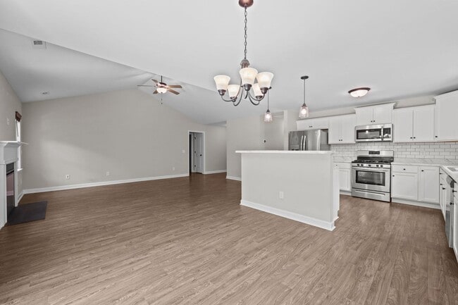 Building Photo - Welcome to Bradford Estates!
