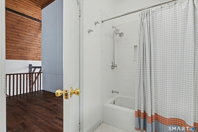 Building Photo - 42 Picketts Ridge Rd