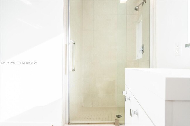 Building Photo - 1985 Bay Dr