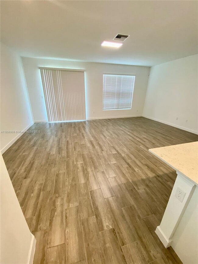 Building Photo - 4163 Lagoon Shore Dr