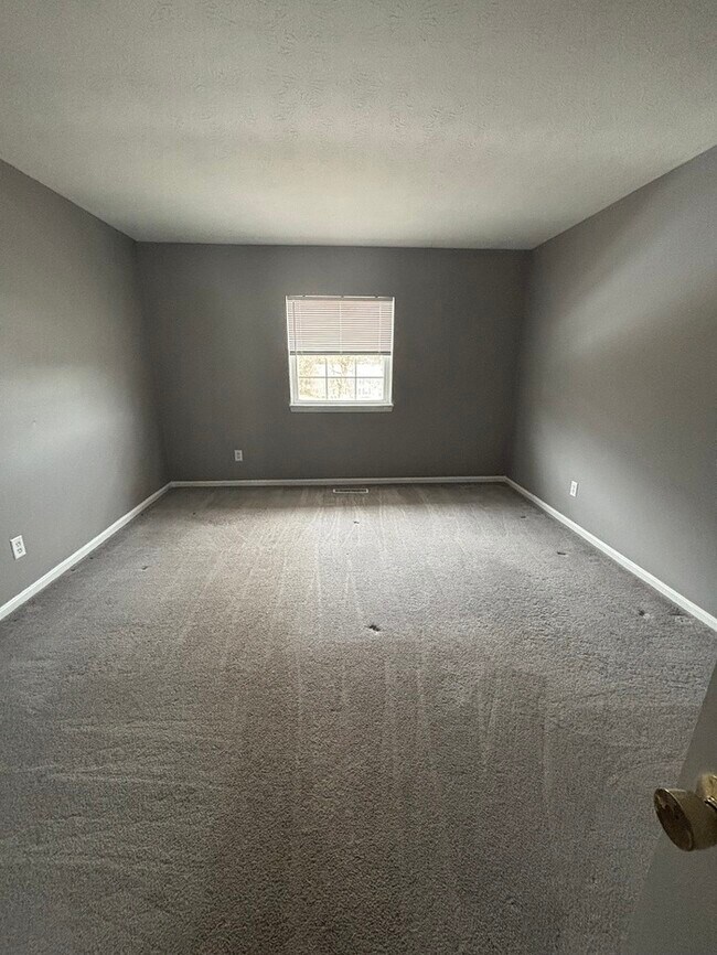 Building Photo - Beautifully maintained 3BR, 2BA Condominium