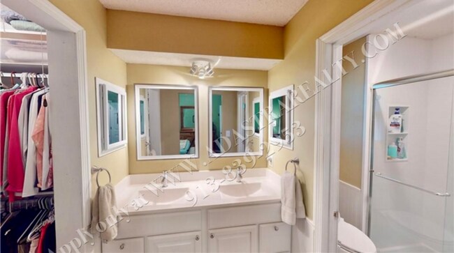 Building Photo - Beautiful Updated 3 Bed 3 Bath Home in Ove...