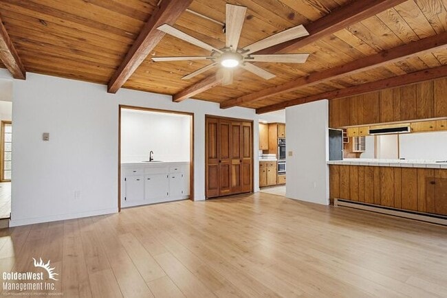 Building Photo - Spacious and Inviting 4Bdm 3Ba Home Nestled in the Scenic Hills of Fallbrook!