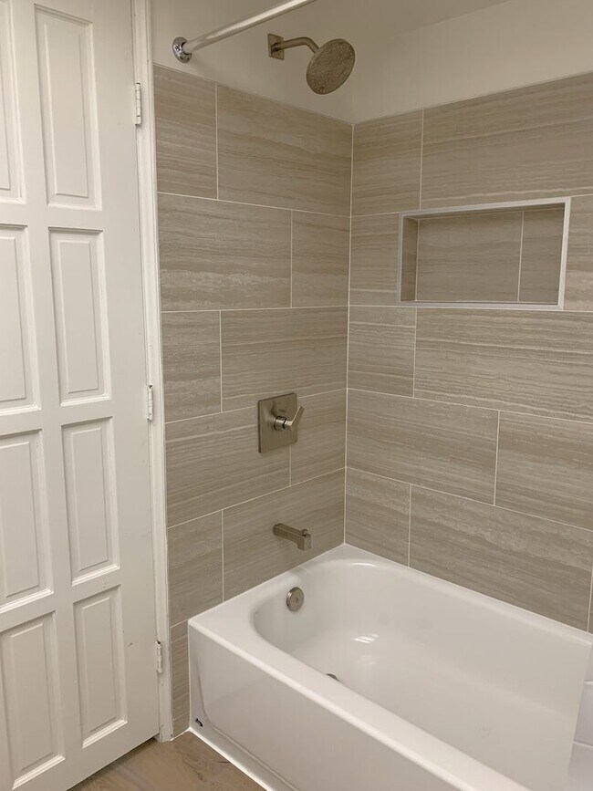 Building Photo - 9836 Snowmass Dr