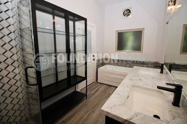 Building Photo - Modern Mill Valley Retreat - Washer/Dryer ...