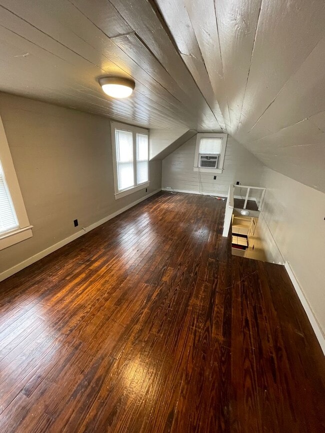 Building Photo - Studio Garage Apt