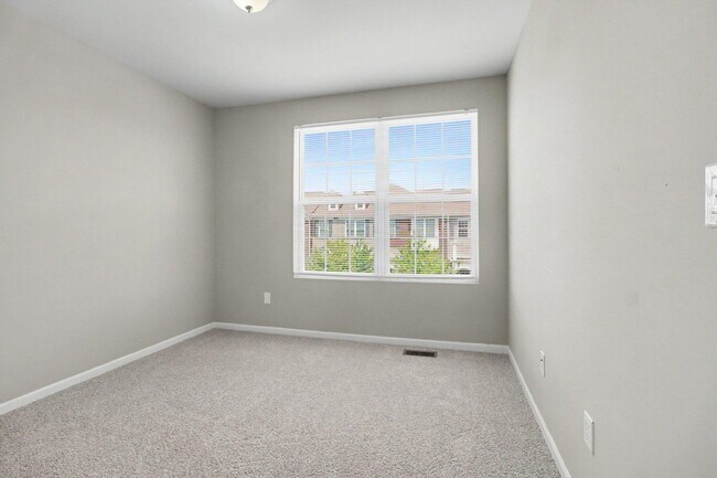 Building Photo - 27971 Middleton Dr