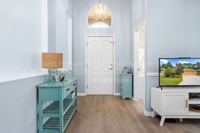 Building Photo - 409 Los Caminos Street