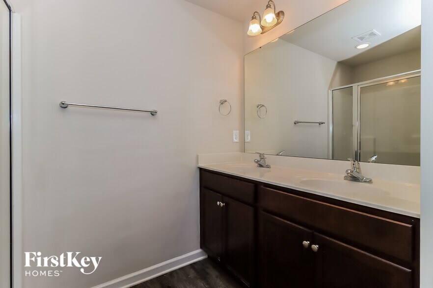 Building Photo - 2092 Cypress Village Dr NW