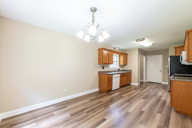 Building Photo - 637 Marston Ln