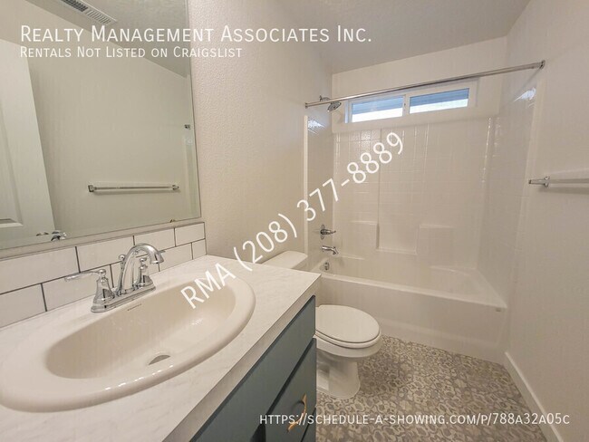 Building Photo - 7573 E Iroquois St