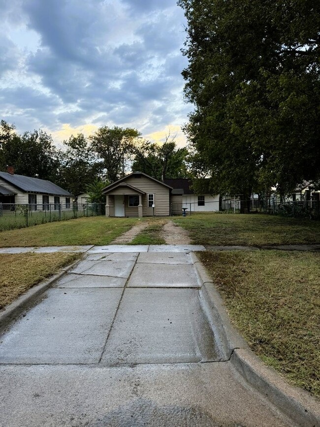 Building Photo - Charming 1 Bedroom, 1 Bath Bungalow