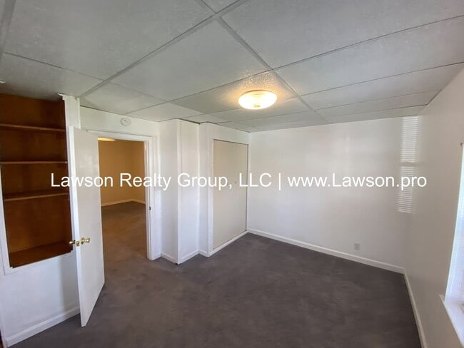Building Photo - One Level Living with Nice Yard