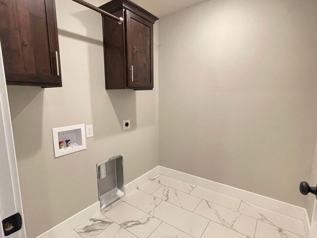 Building Photo - brand new 4/2 home