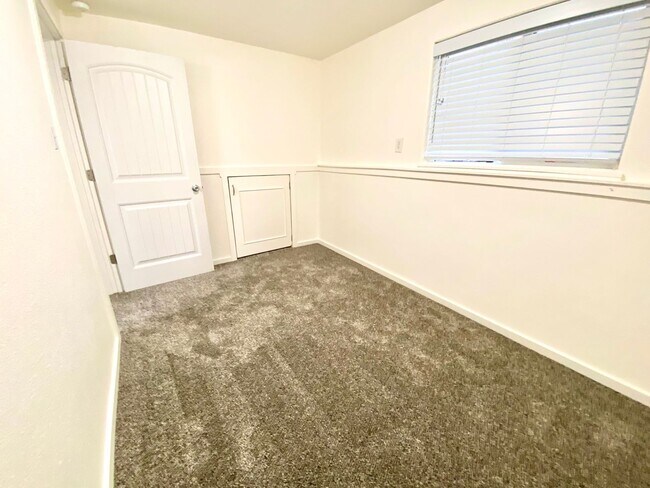 Building Photo - 4 Bedroom 2 Bath Home Boise North End