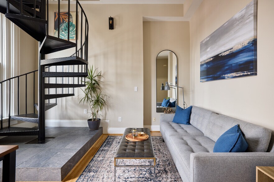 Building Photo - 440 Hopkins St