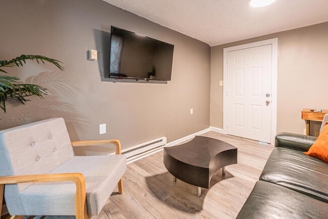 Building Photo - 704 Pacific Ave SW