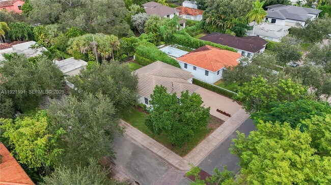 Building Photo - 924 El Rado St