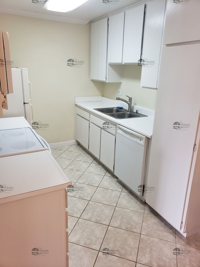 Building Photo - 1 Bed/1Bath in The Grove Gated Carlsbad Co...