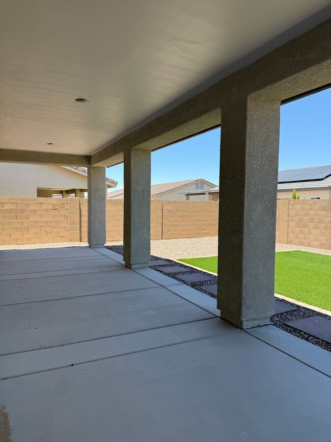 Building Photo - EL RANCHO ENCANTADO