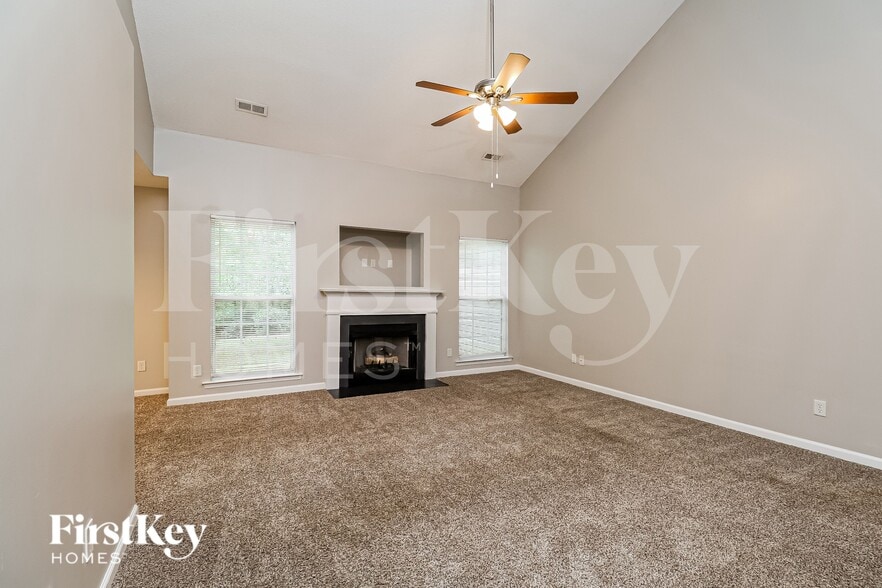 Building Photo - 3235 Leicester Dr