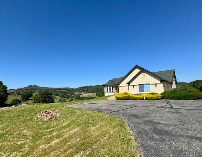 Building Photo - Custom Home With Gorgeous Views Available ...