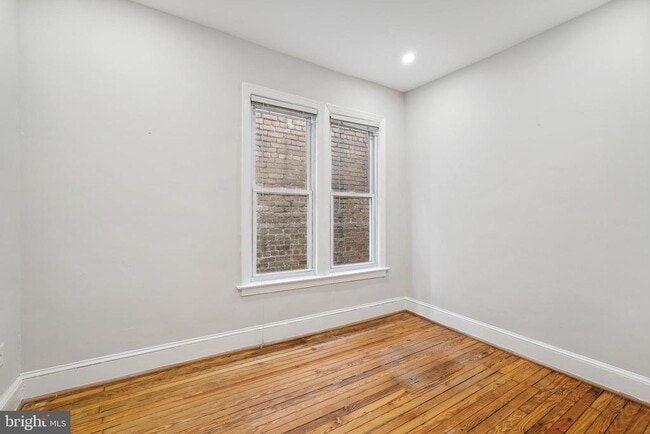 Building Photo - 1221 D St NE