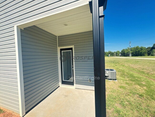 Building Photo - 4056 Parris Bridge Rd