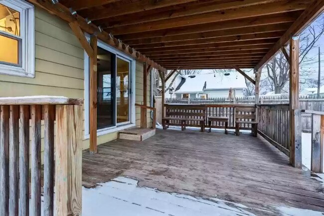 Building Photo - 705 Draper St