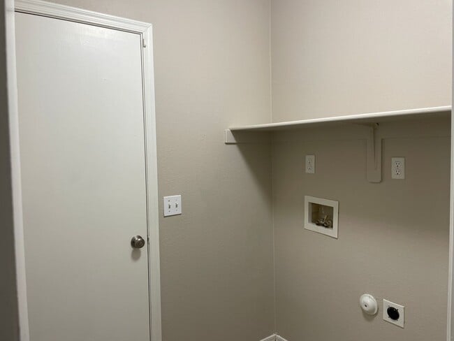 Building Photo - Rita Ranch Charmer 3Bdm 2Ba home, availabl...