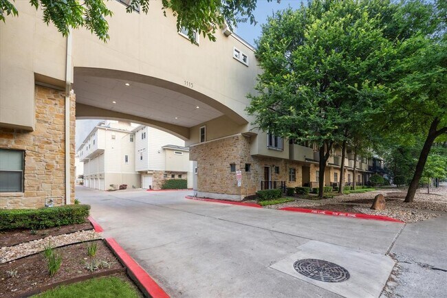Building Photo - 1115 Kinney Ave