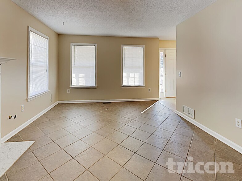 Building Photo - 153 Clear Brook Trail