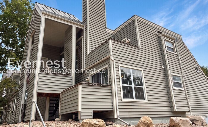 Building Photo - 1301 University Ave