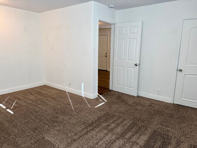 Building Photo - 1710 S Teilman Ave